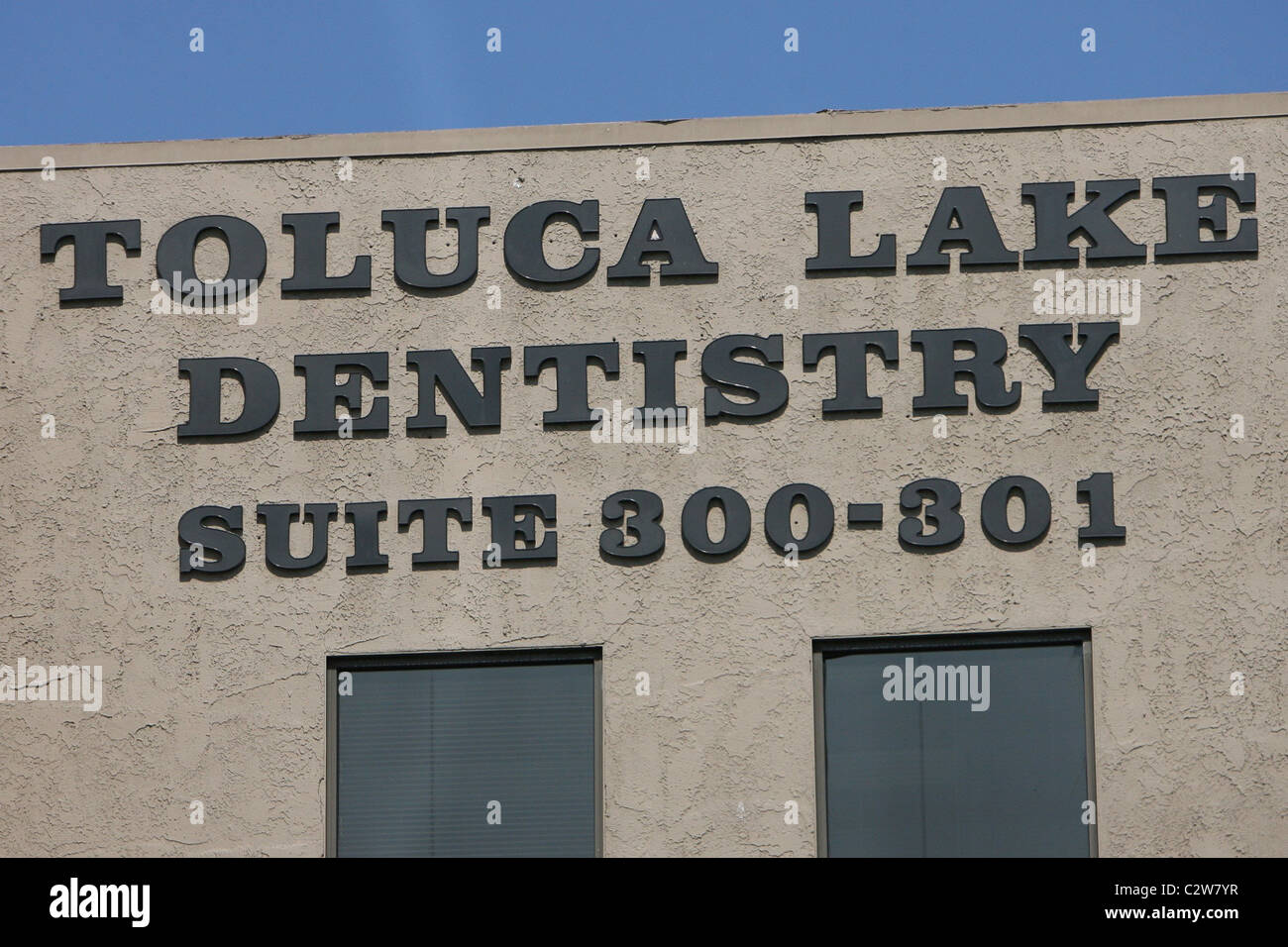 Toluca Lake Dentistry exterior Halle Berry enters a dentist's office