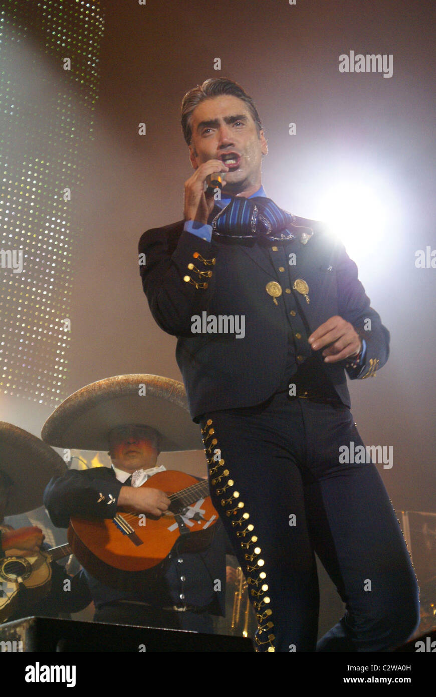 Alejandro Fernndez Alejandro Fernßndez performs in concert at Luna Park Buenos Aires