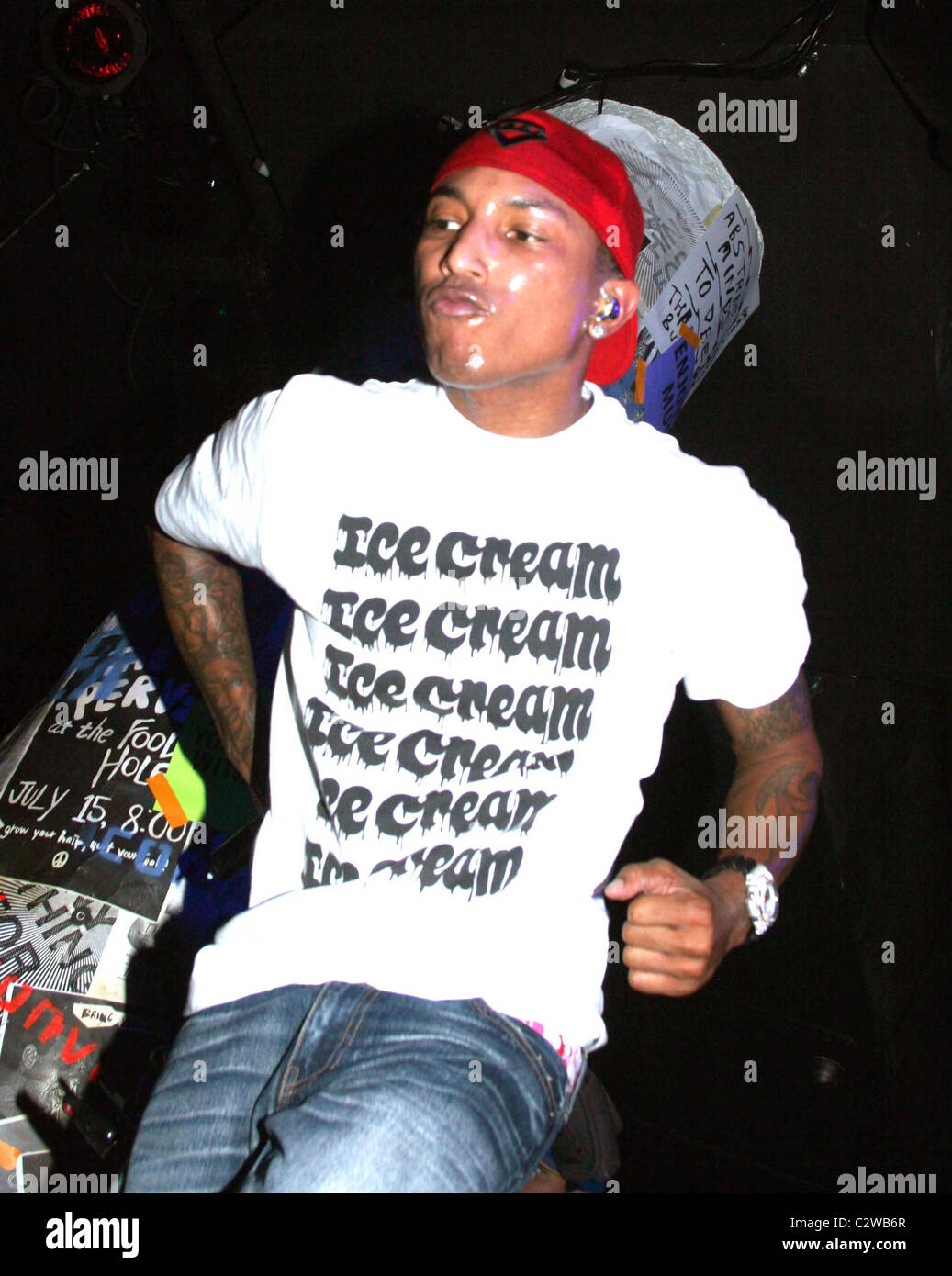 Pharrell Williams Perfroms With His Band N E R D At Paper Magazine S Stock Photo Alamy Pharrell Williams Perfroms With His Band N E R D At Paper Magazine S Stock Photo Alamy