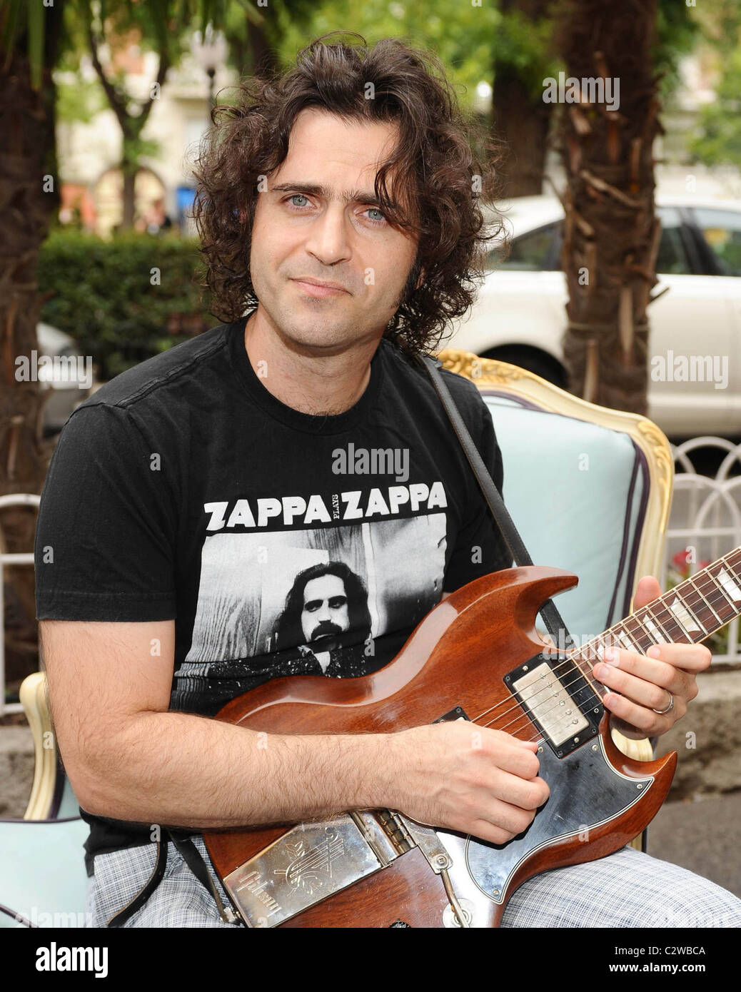 Dweezil Zappa promotes his 