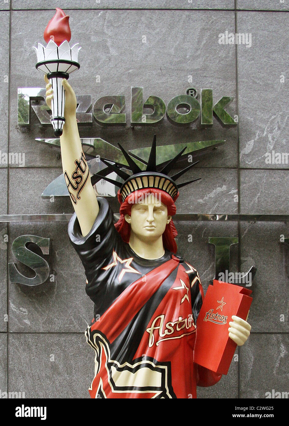 Statues of Liberty on Parade baseballthemed replicas of the Statue of