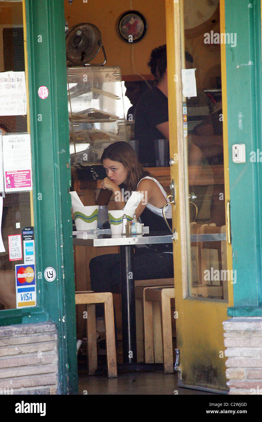 Rachel Bilson enjoys a meal at Mustard Seed Cafe Los Angeles
