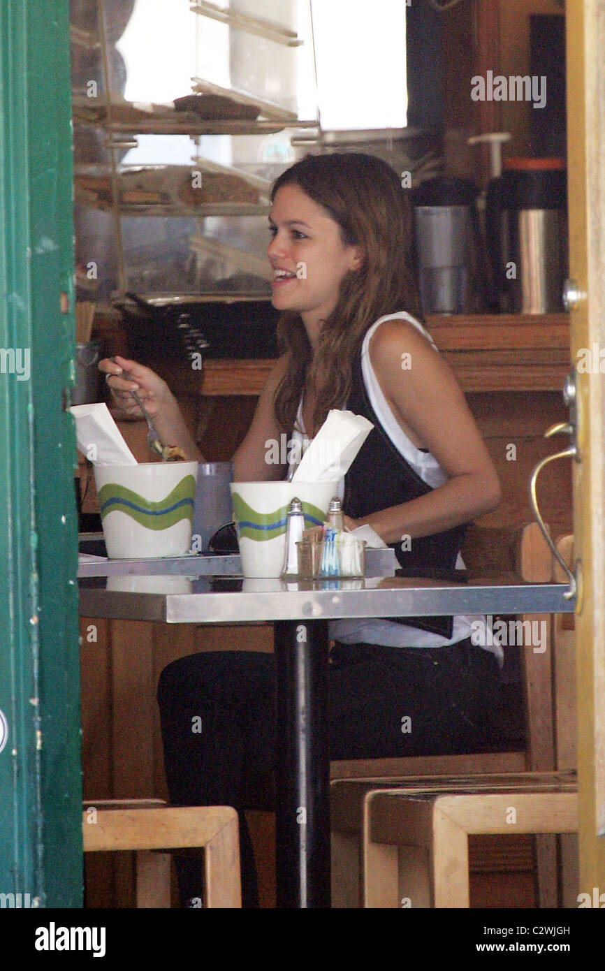Rachel Bilson enjoys a meal at Mustard Seed Cafe Los Angeles