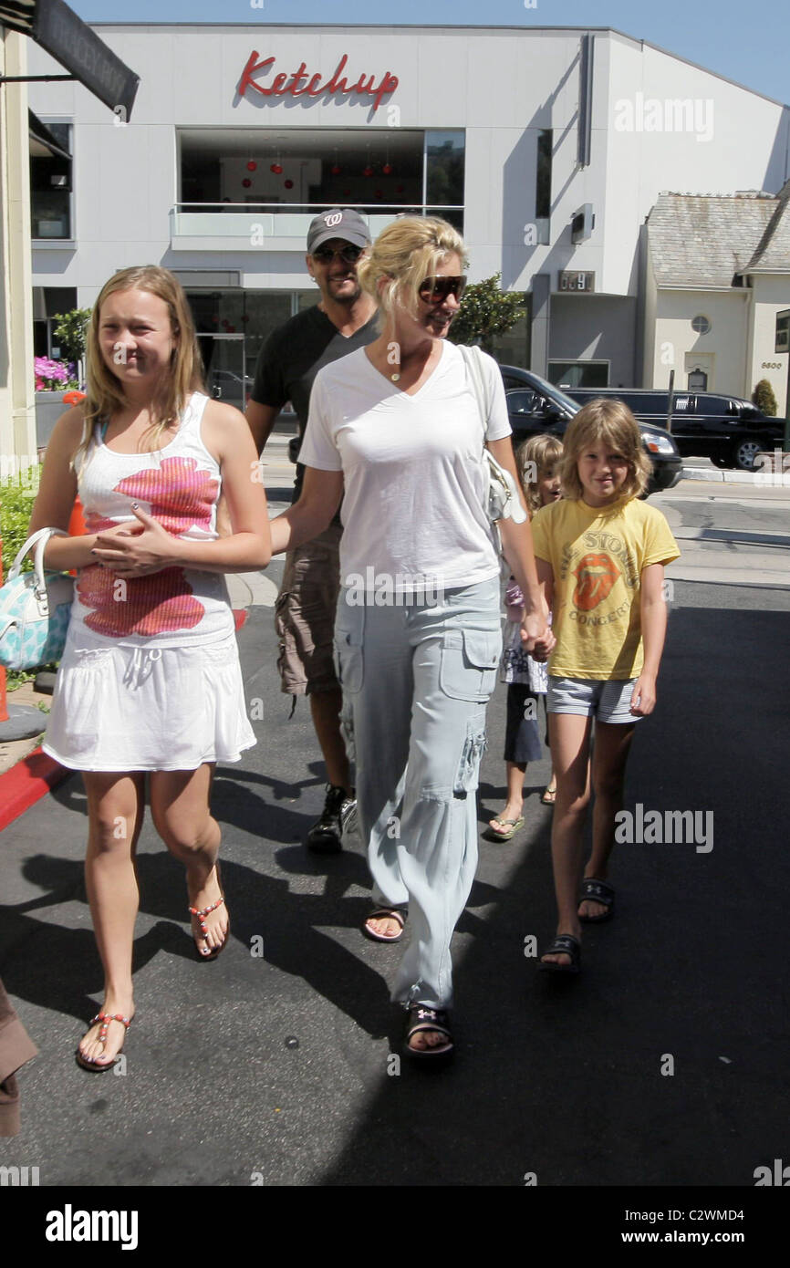 Tim McGraw and Faith Hill leaving Cafe Med restaurant at Sunset Plaza in West Hollywood with their children Los Angeles, Stock Photo