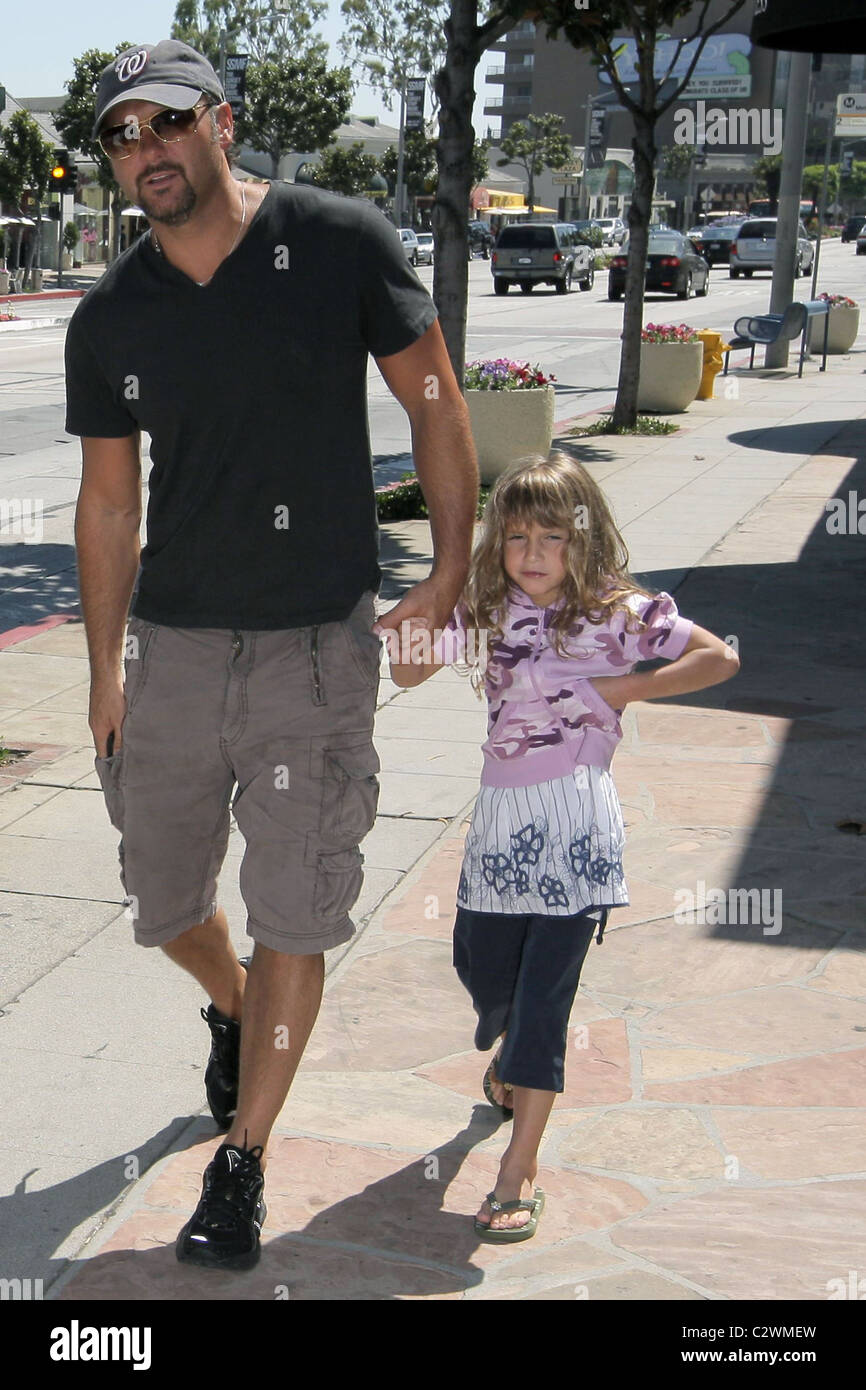 Tim McGraw leaving Cafe Med restaurant at Sunset Plaza in West Hollywood with their children Los Angeles, California - 30.06.08 Stock Photo