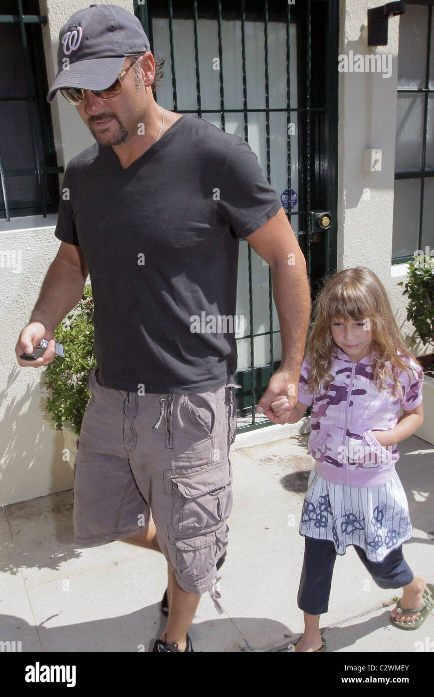 Tim McGraw leaving Cafe Med restaurant at Sunset Plaza in West Hollywood with their children Los Angeles, California - 30.06.08 Stock Photo
