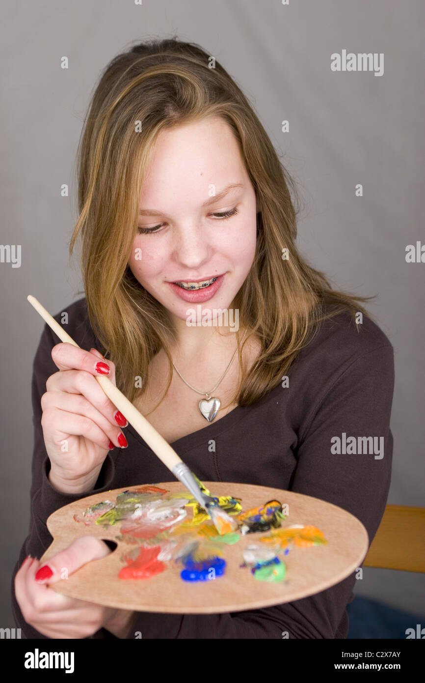 Teenager painting art hi-res stock photography and images - Alamy