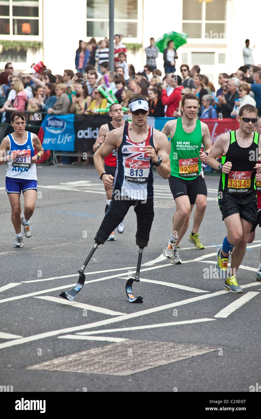 British Paralympian Richard Whitehead running the London marathon 2011 at Canary Wharf, Docklands, London, England. Stock Photo