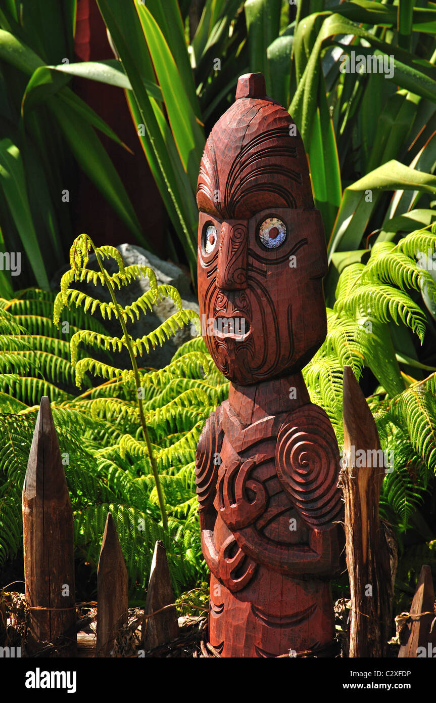 Maori statue, Te Parapara Maori Garden, Hamilton Gardens, Hamilton, Waikato  Region, North Island, New Zealand Stock Photo - Alamy