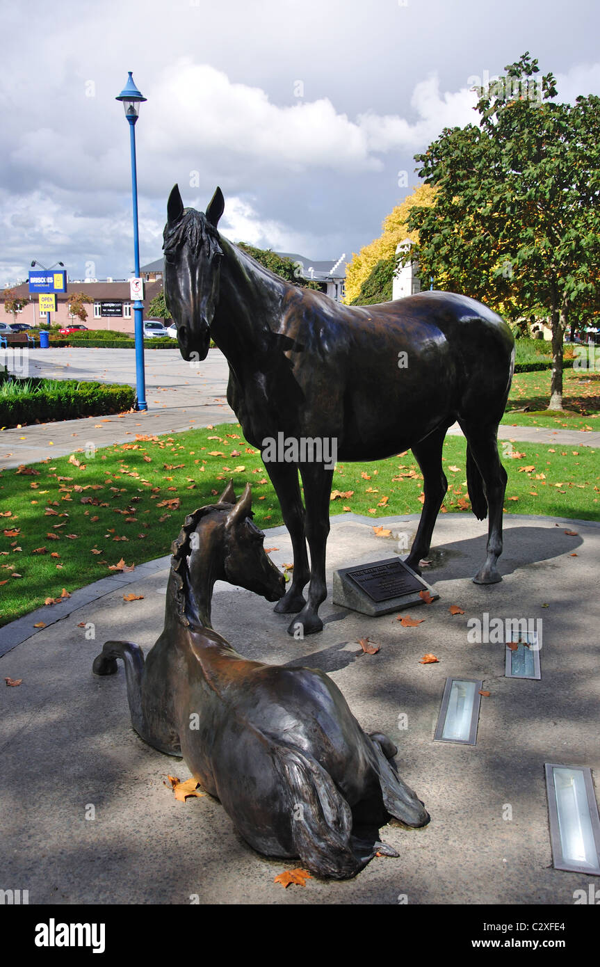 'Mare and foal' statue by Cambridge Town Hall, Victoria Street, Cambridge, Waikato Region, North Island, New Zealand Stock Photo