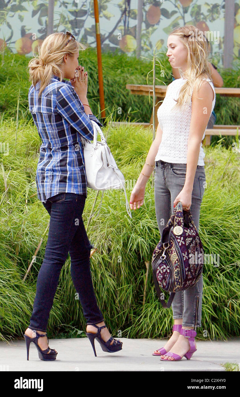 Lauren Conrad on The Hills has lunch with Whitney Port and her GGH  Balenciaga Work