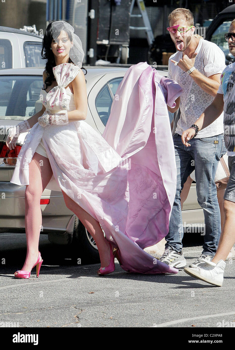 Katy Perry films a scene for her new music video in a wedding dress and  veil Los Angeles, California - 03.09.08 Stock Photo - Alamy