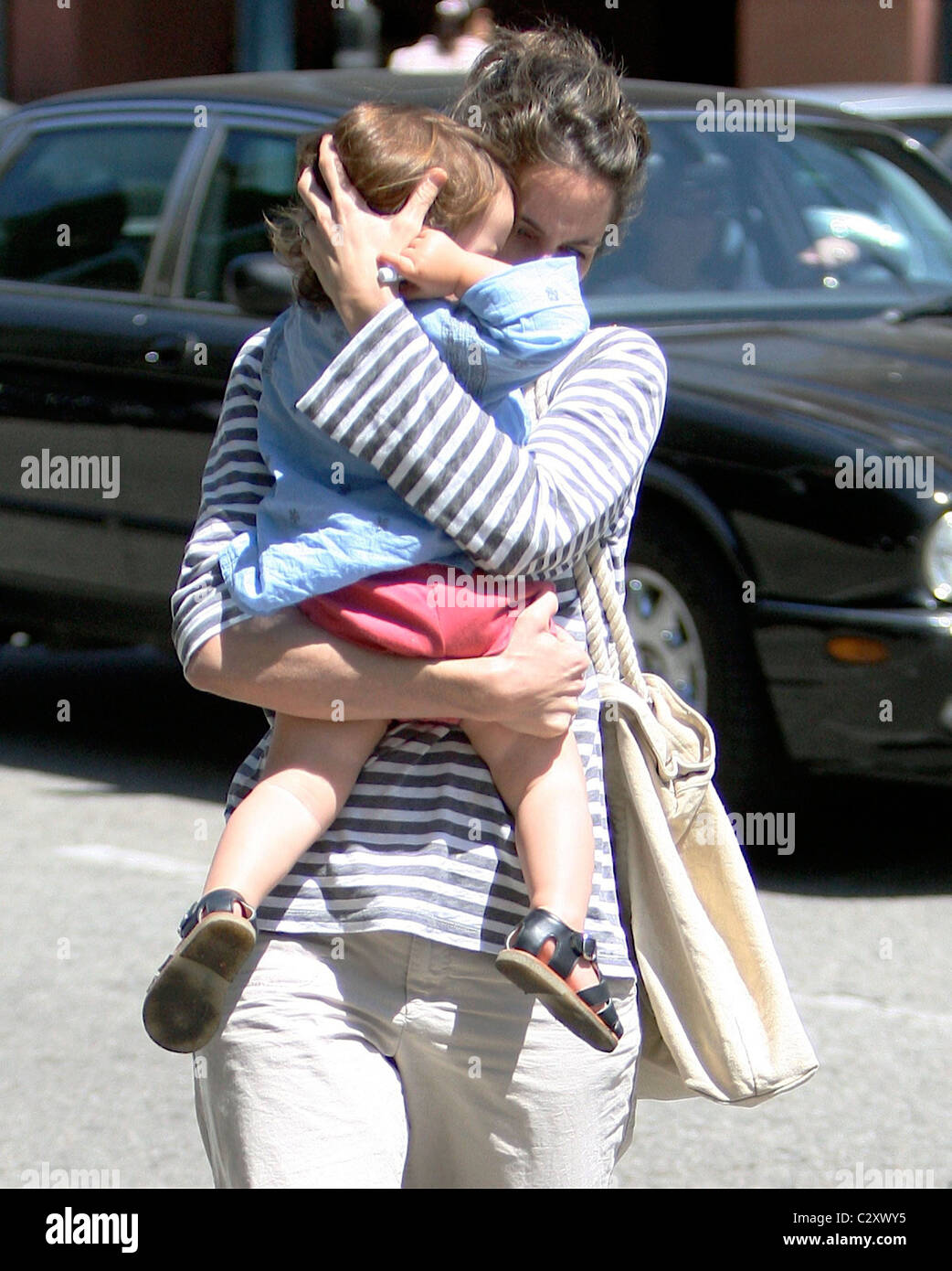 Amanda Peet and her daughter Frances Pen Benioff out and about in Beverly  Hills Los Angeles, California - 07.08.08 Stock Photo - Alamy