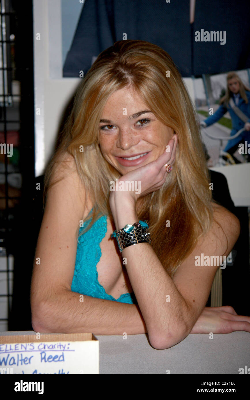 Opa-singil akamni jinsiy porno uchun ranjitadi