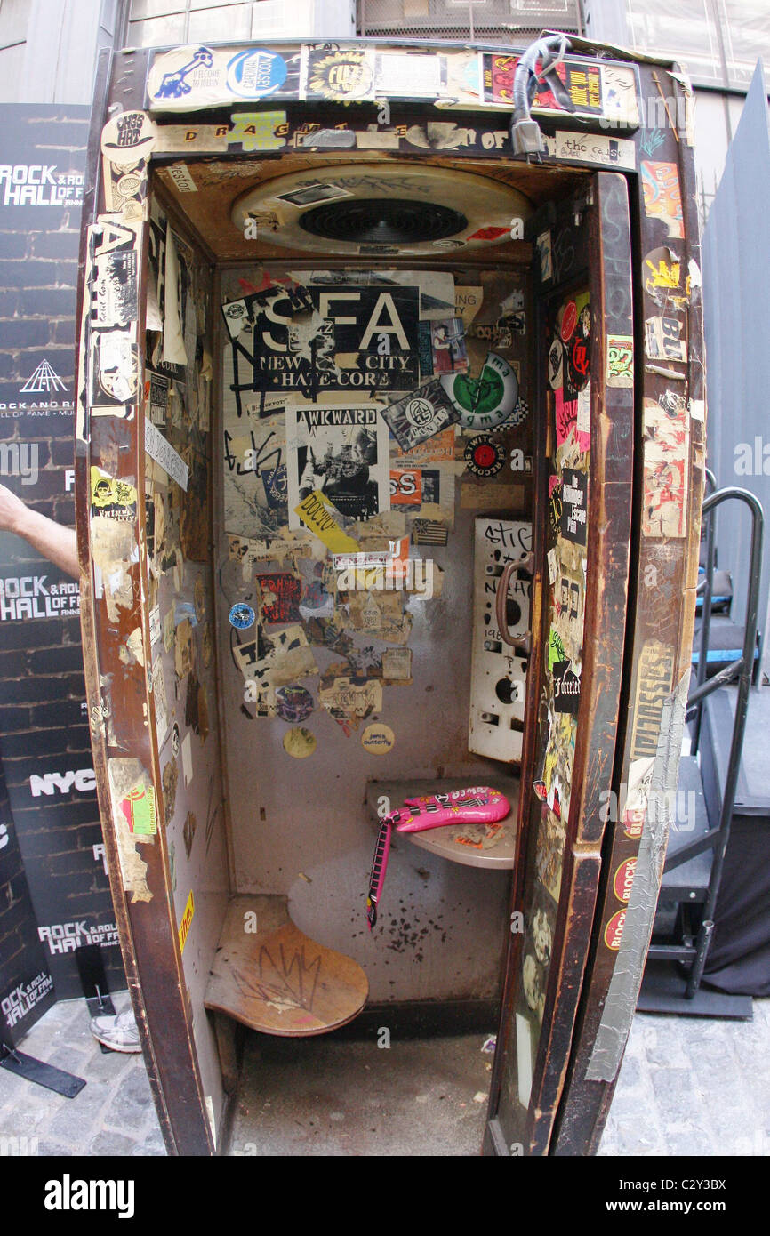 Atmosphere - CBGB Phonebooth to be donated to the annex press conference held to announce that the 'Rock and Roll Hall of Fame Stock Photo