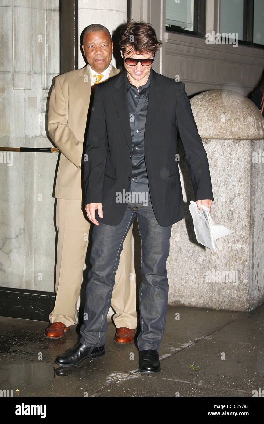 Tom Cruise leaving Nobu restaurant after having dinner New York City, USA -  15.08.08 Anthony Dixon Stock Photo - Alamy