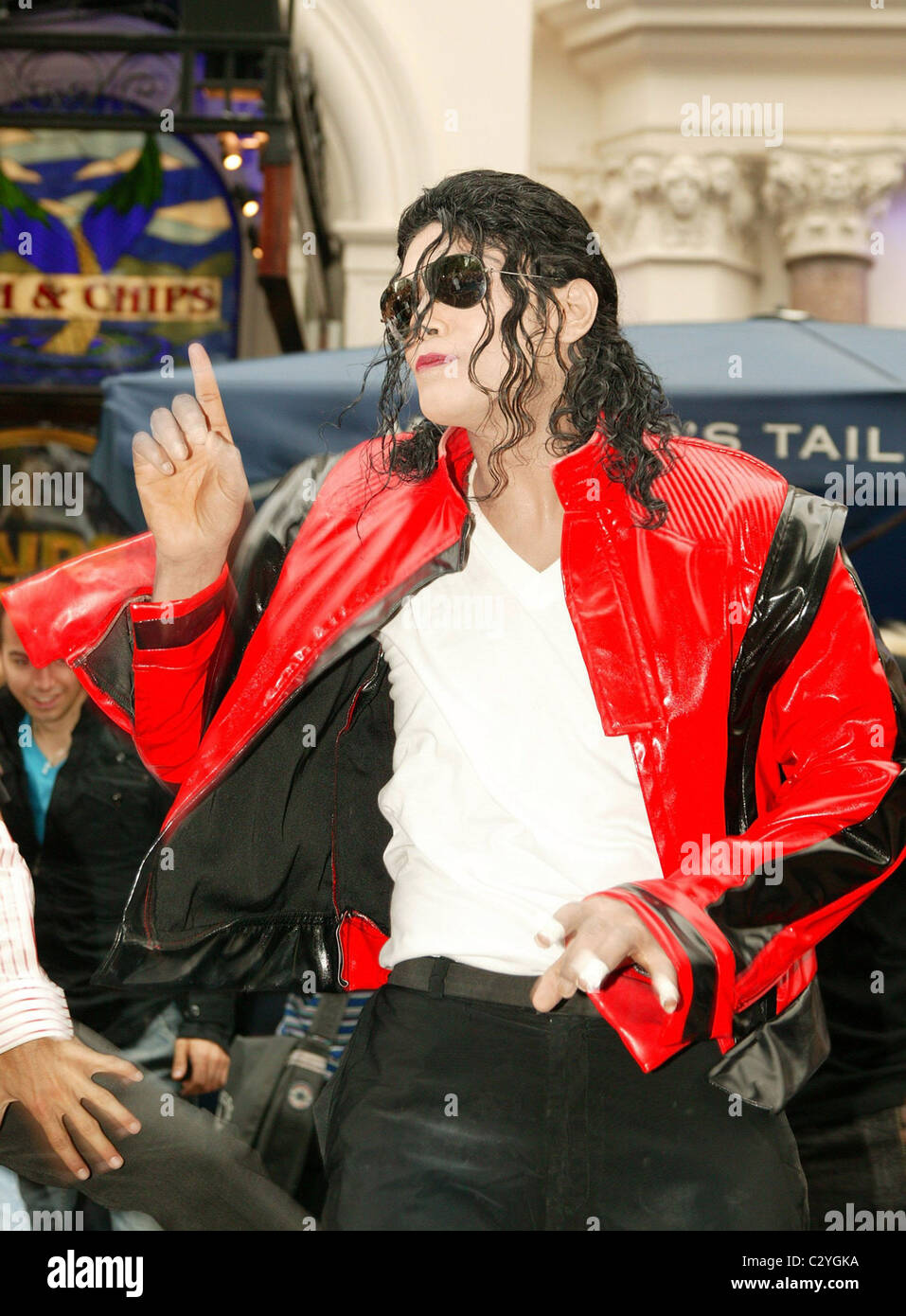 Michael jackson impersonator hi-res stock photography and images - Alamy