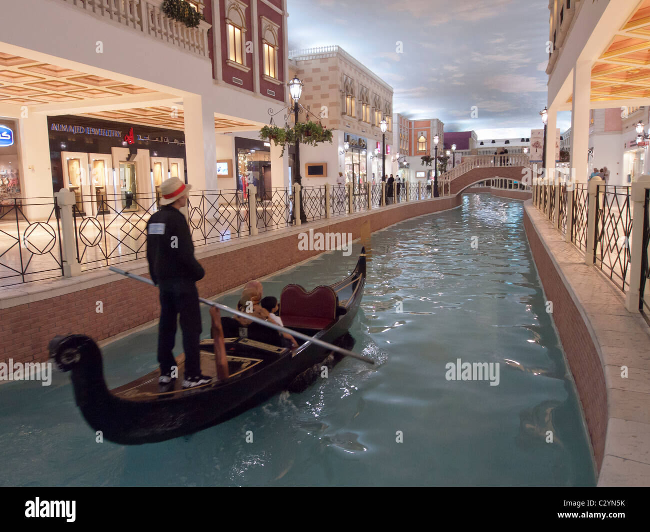 Doha qatar shopping mall hi-res stock photography and images - Alamy