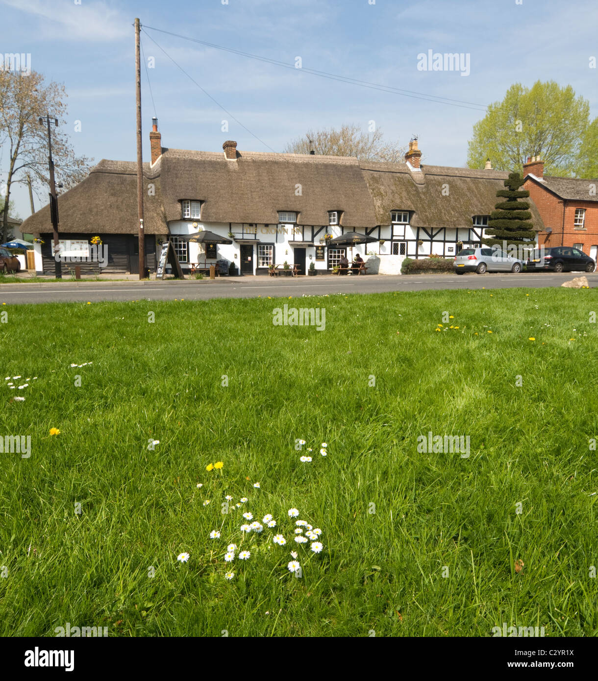 View of the historical picturesque Crown Inn Pub, King's Somborne, Test Valley, Hampshire, UK Stock Photo
