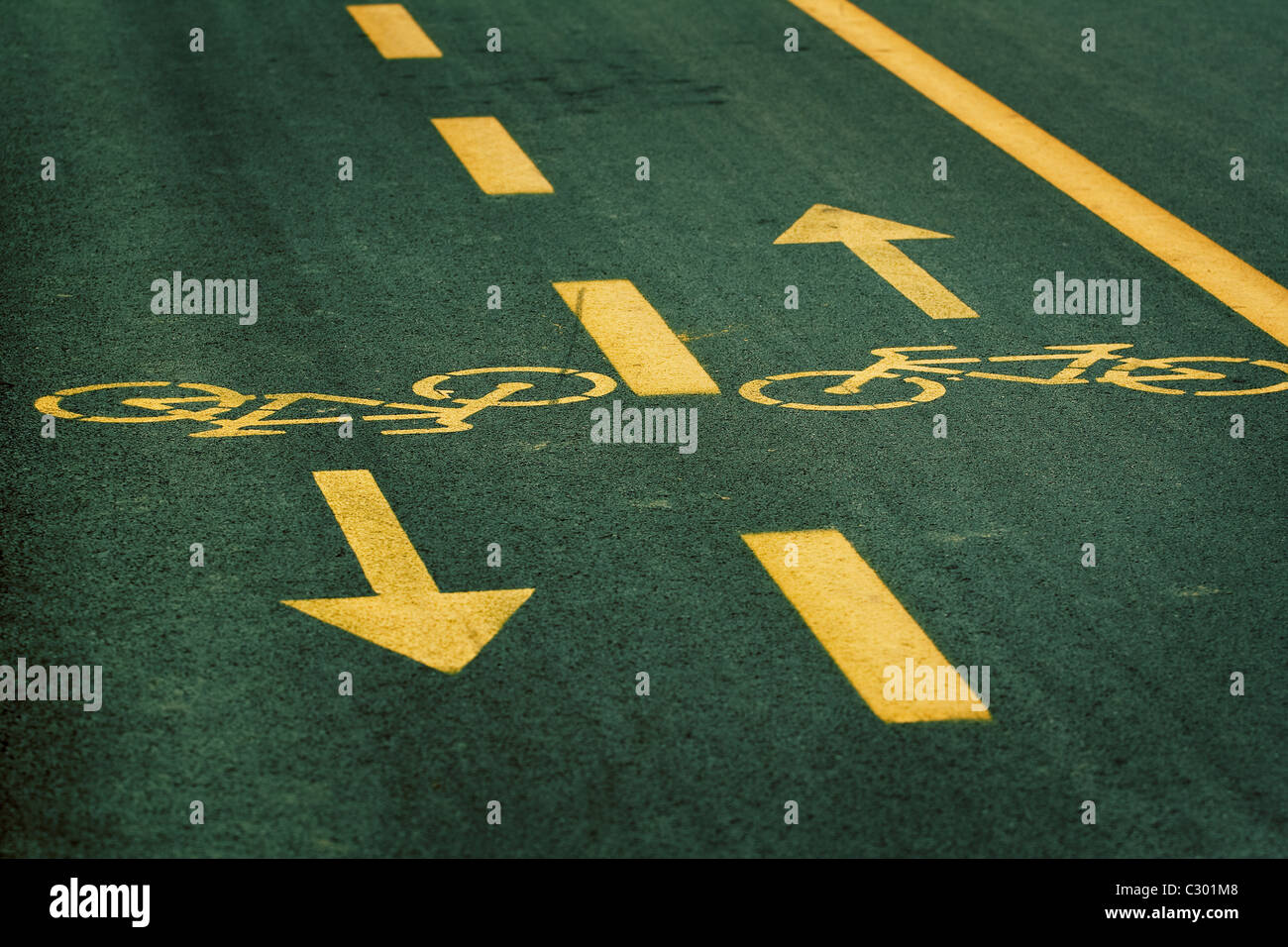 Bicycle bike way direction hi-res stock photography and images - Alamy