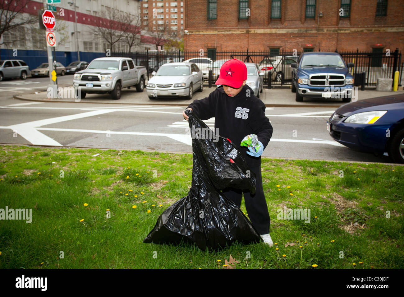 Clean Up Day in Harlem around the 369th Harlem Armory in New York on Earth Day Stock Photo Alamy