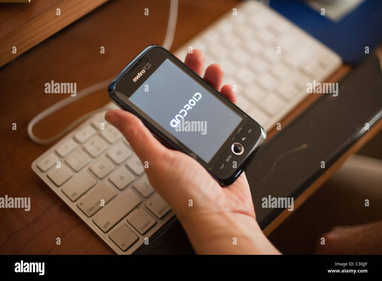 A woman uses her Android operating system powered smart phone on Wednesday, April 20, 2011. (© Richard B. Levine) Stock Photo