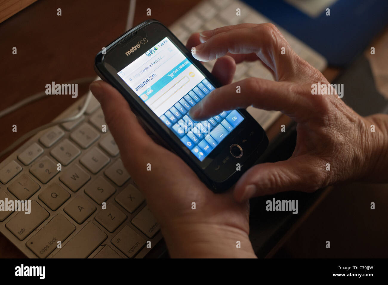 A woman uses her Android operating system powered smart phone on Wednesday, April 20, 2011. (© Richard B. Levine) Stock Photo