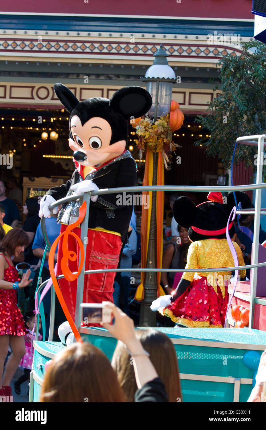 Mickey mouse disneyland hi-res stock photography and images - Alamy