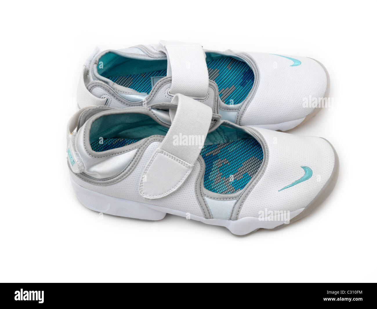 trendy white nike shoes