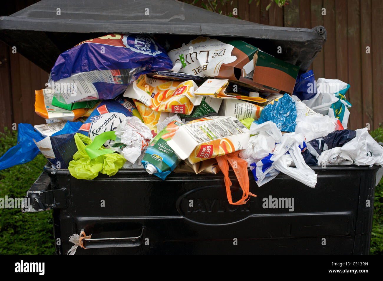 Overflowing trash can hi-res stock photography and images - Alamy