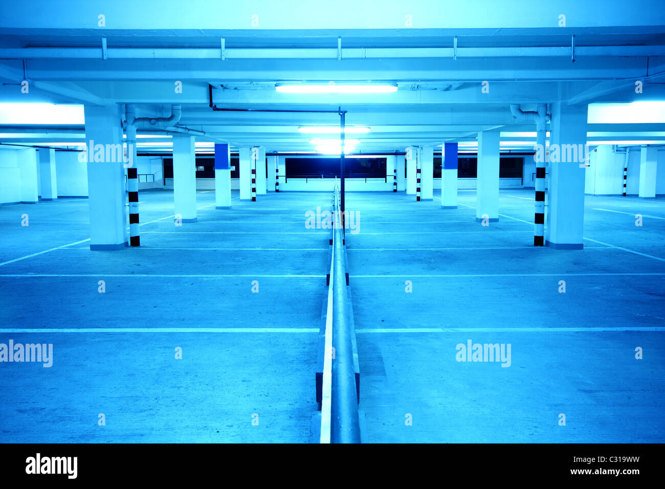 Underground parking signs hires stock photography and images Alamy