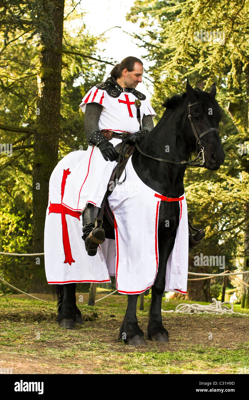 Man in a knight costume on a horse at Warwick Castle Stock Photo Alamy
