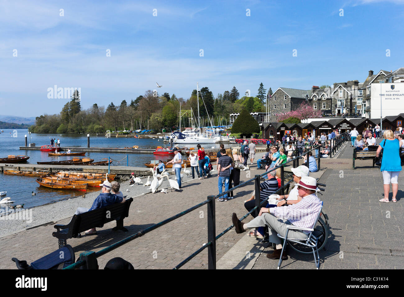 Tourists on the lakefront promenade in Bowness, Lake Windermere, Lake District National Park, Cumbria, UK Stock Photo