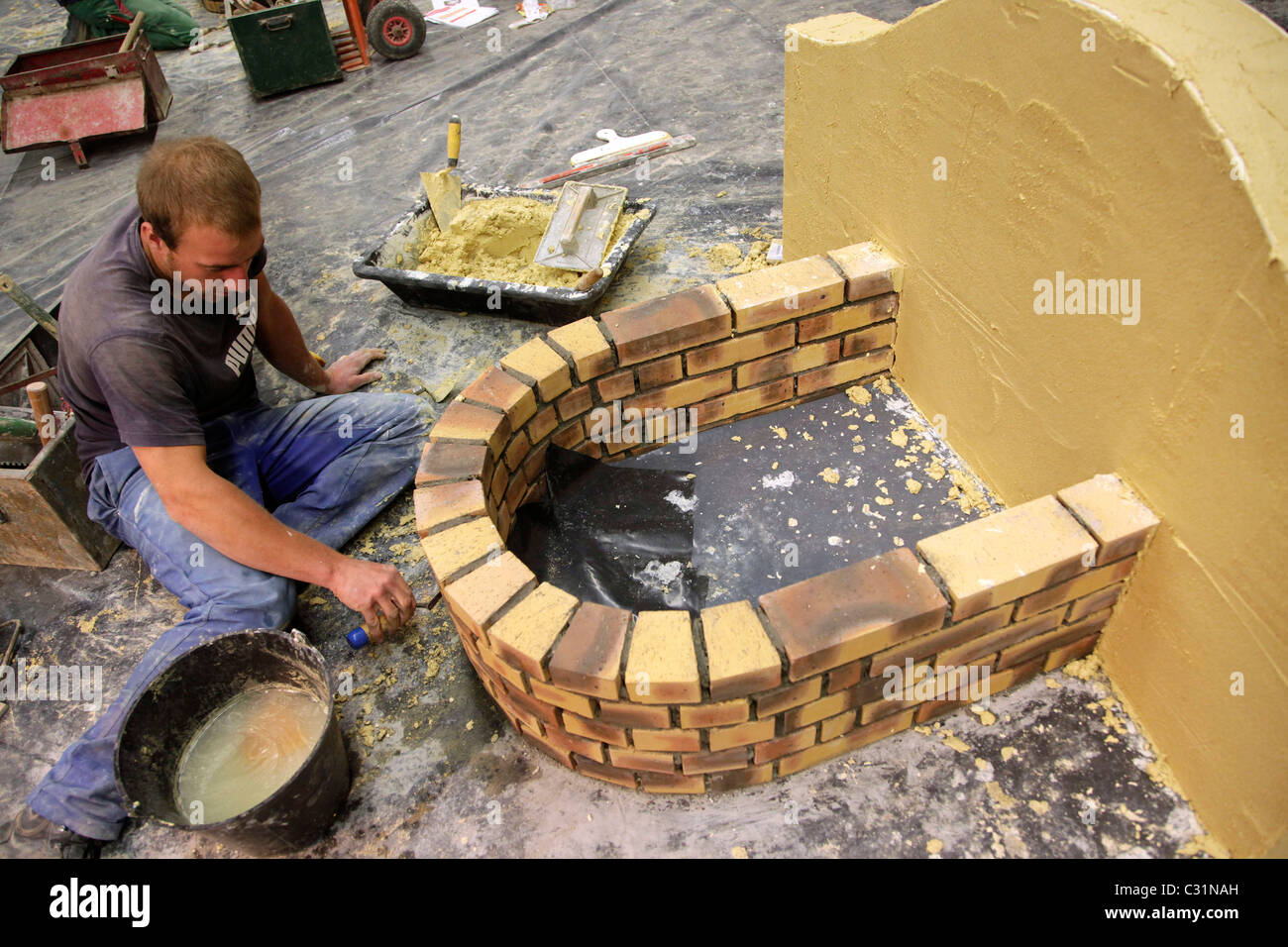 BRICKLAYER, MASONRY, THE BUILDING SECTOR, 41ST OLYMPIAD OF METIERS IN BRITTANY, BREST, FINISTERE (29), FRANCE Stock Photo