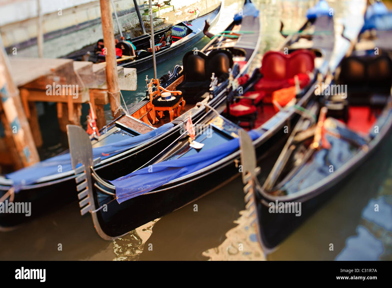 Venice style gondola hi-res stock photography and images - Alamy