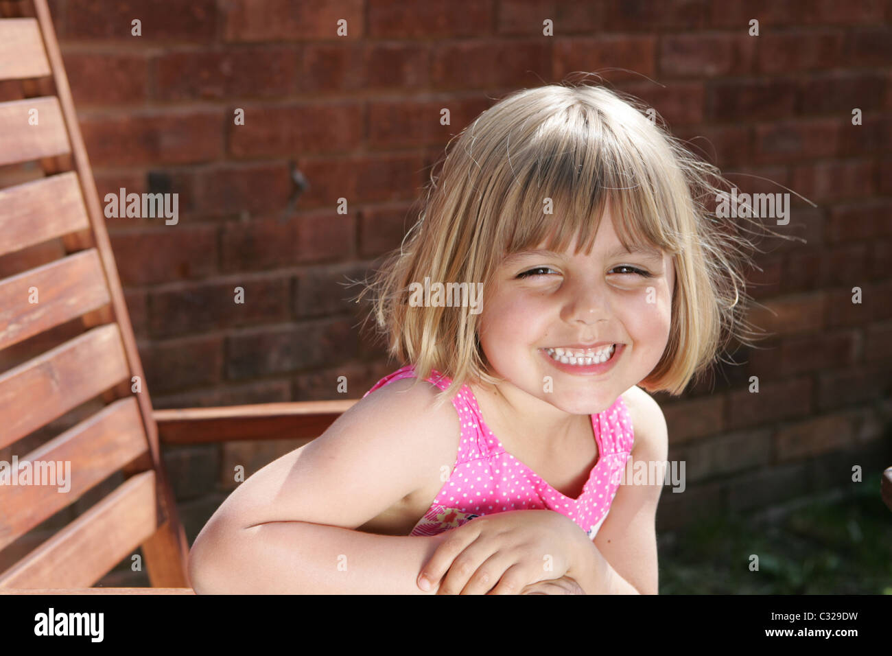 Child smiling hi-res stock photography and images - Alamy
