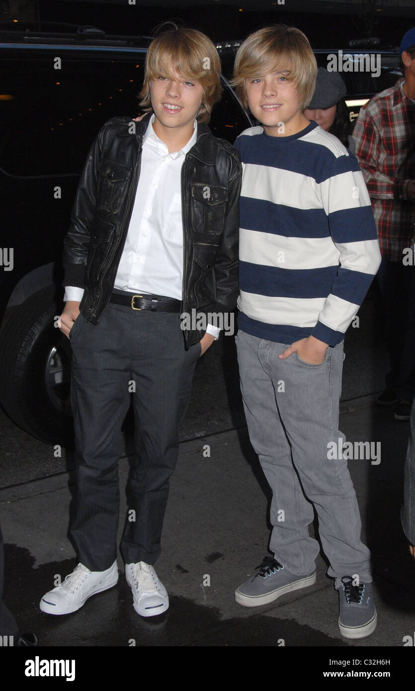 Dylan and Cole Sprouse outside MTV TRL Studios in Times Square New York  City, USA - 14.10.08 Patricia Schlein Stock Photo - Alamy