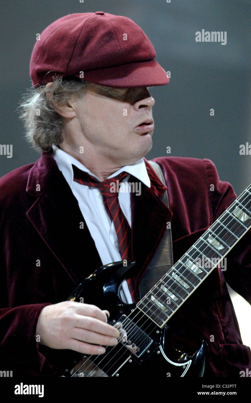 Angus Young Ac Dc Live In Concert At Madison Square Garden New