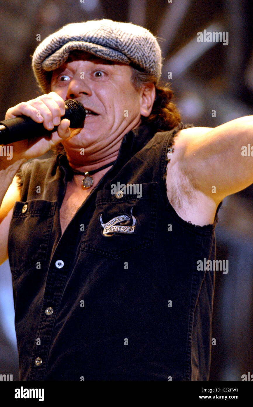Brian Johnson AC/DC live in concert at Madison Square Garden New York ...