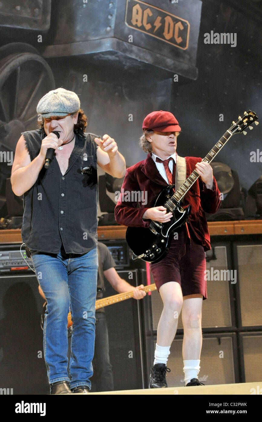 Brian Johnson and Angus Young  AC/DC live in concert at Madison Square Garden New York City, USA - 12.11.08 Stock Photo