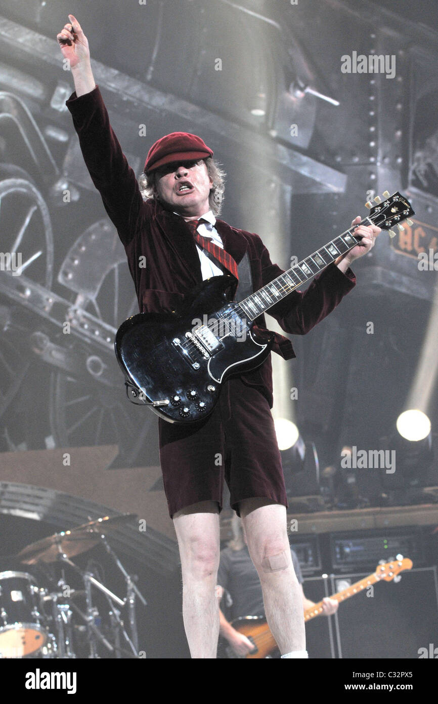 Angus Young AC/DC live in concert at Madison Square Garden New York ...