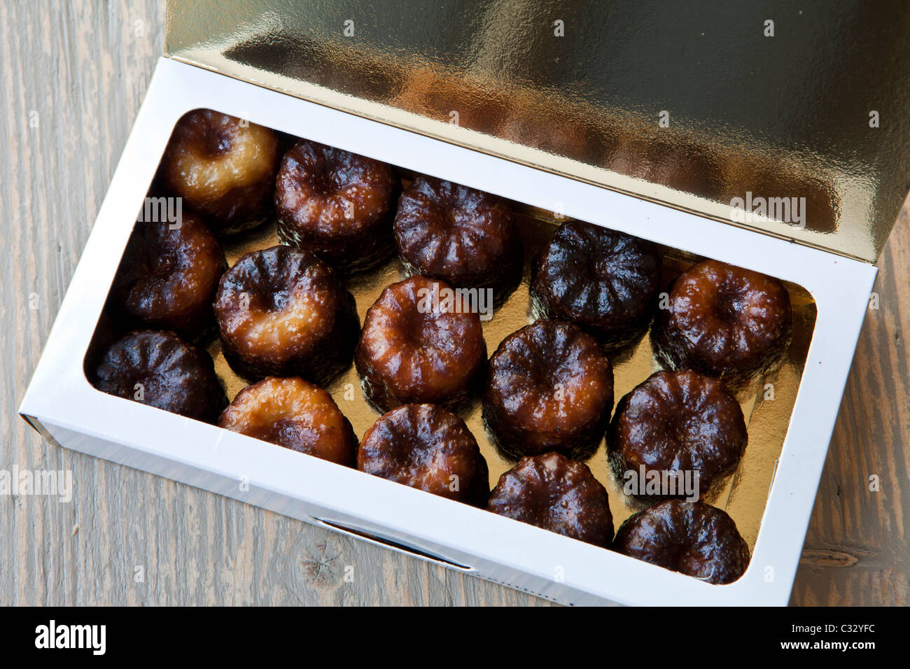 Speciality french patisserie gateau cakes hi-res stock photography and ...
