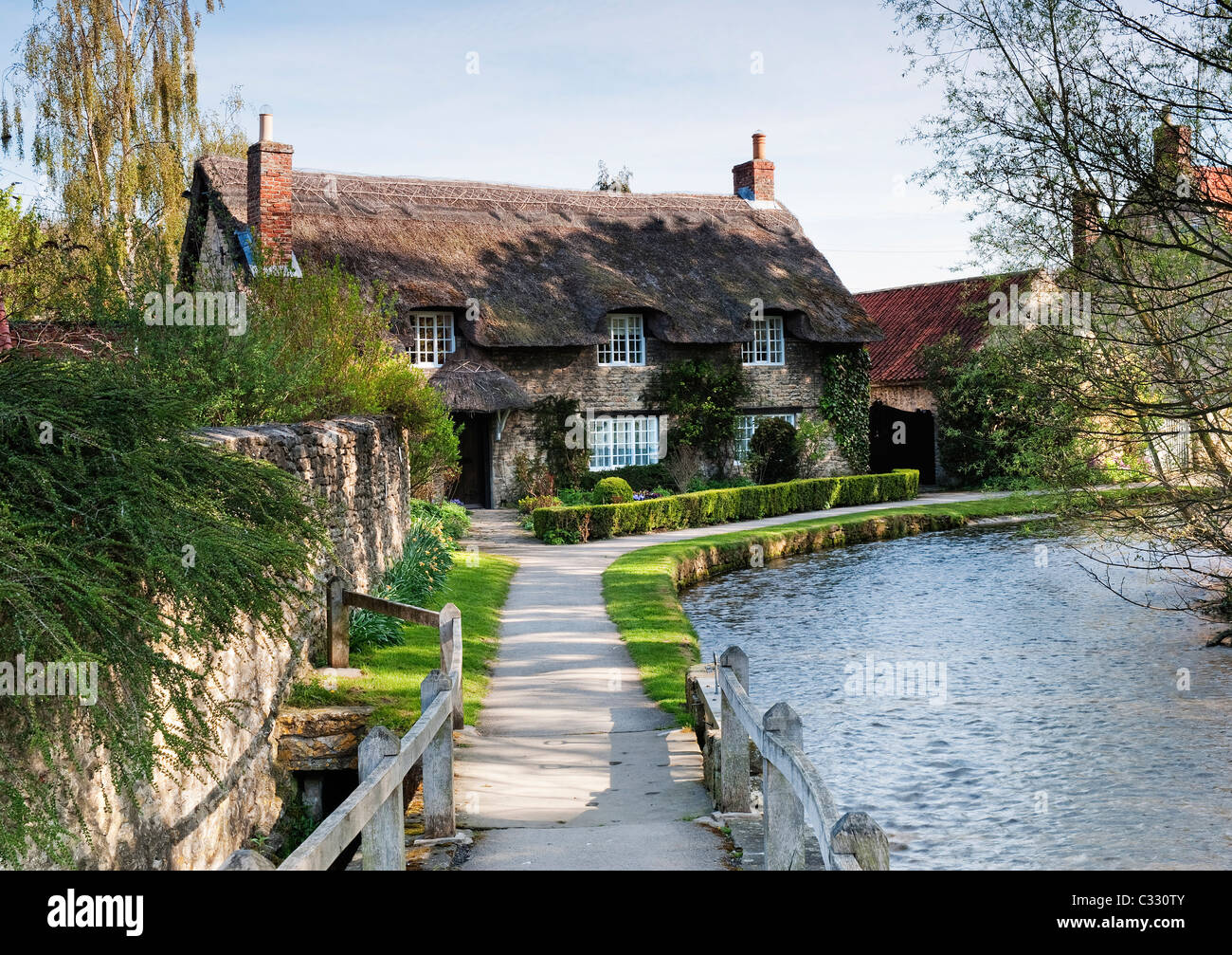 Thatched Cottage at Thornton le Dale village Stock Photo Alamy