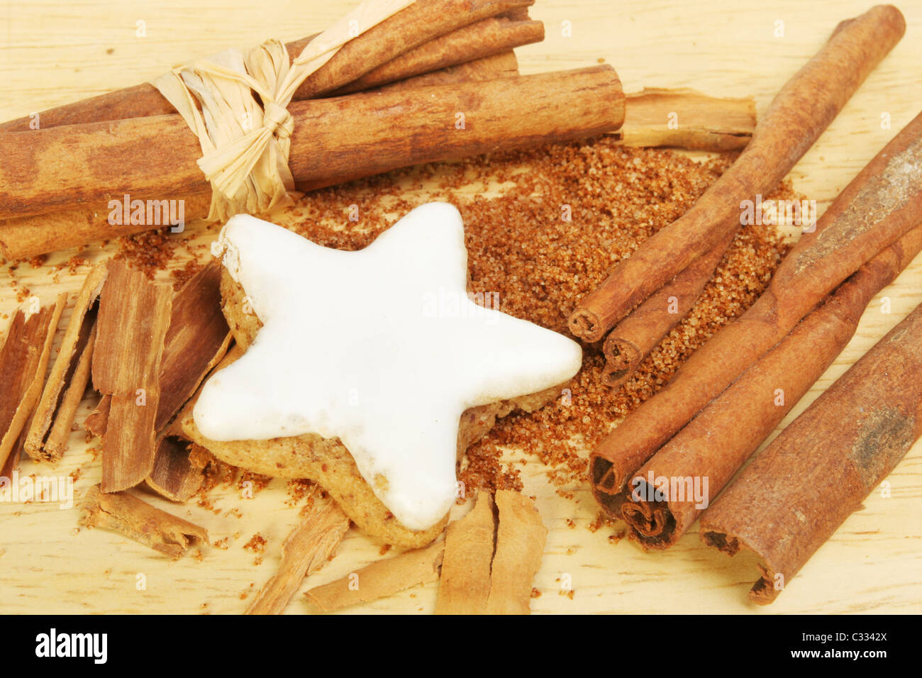 Cinnamon spice and a cinnamon flavored lebkuchen biscuit Stock Photo