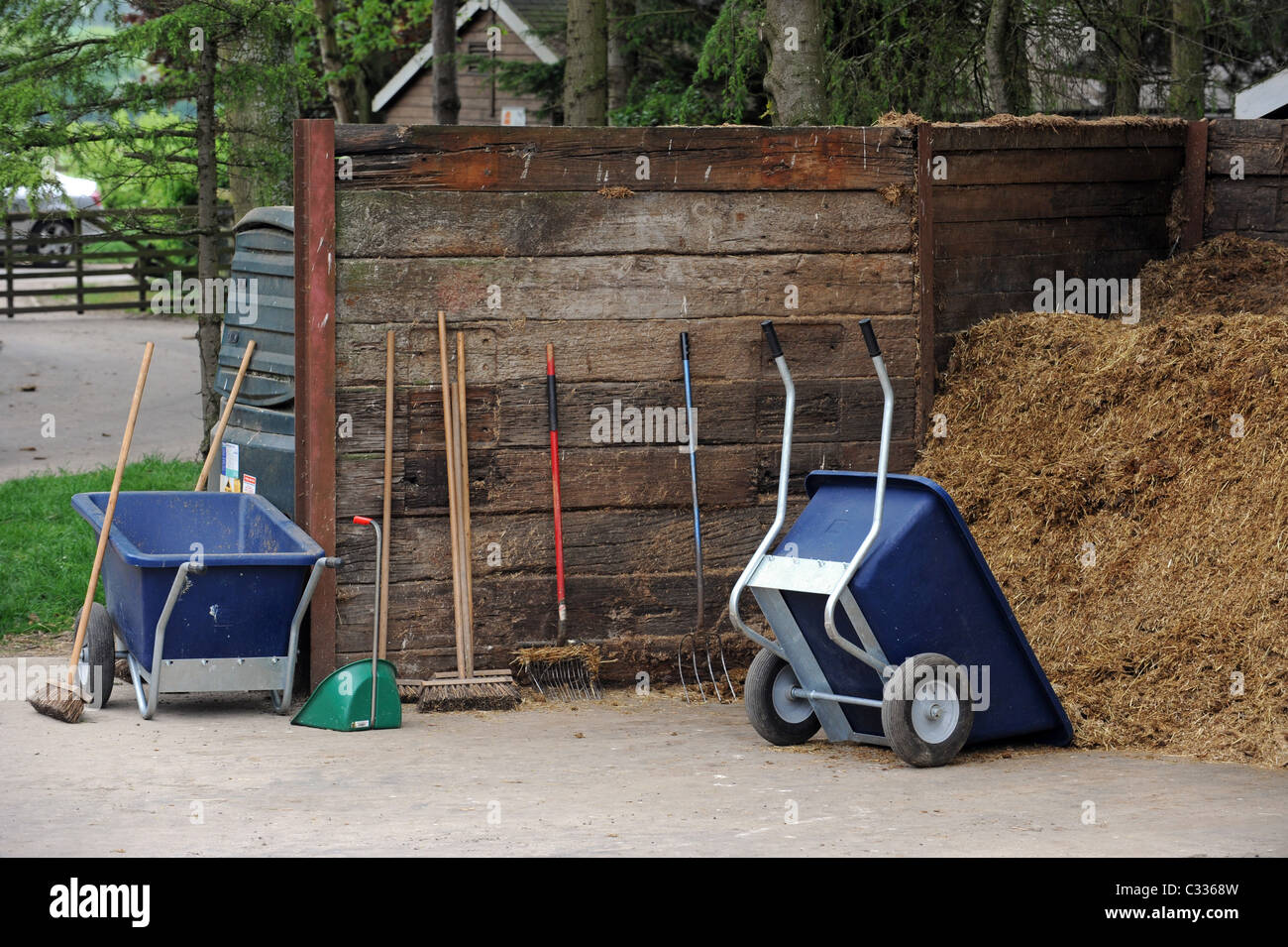 Mucking out stable hires stock photography and images Alamy