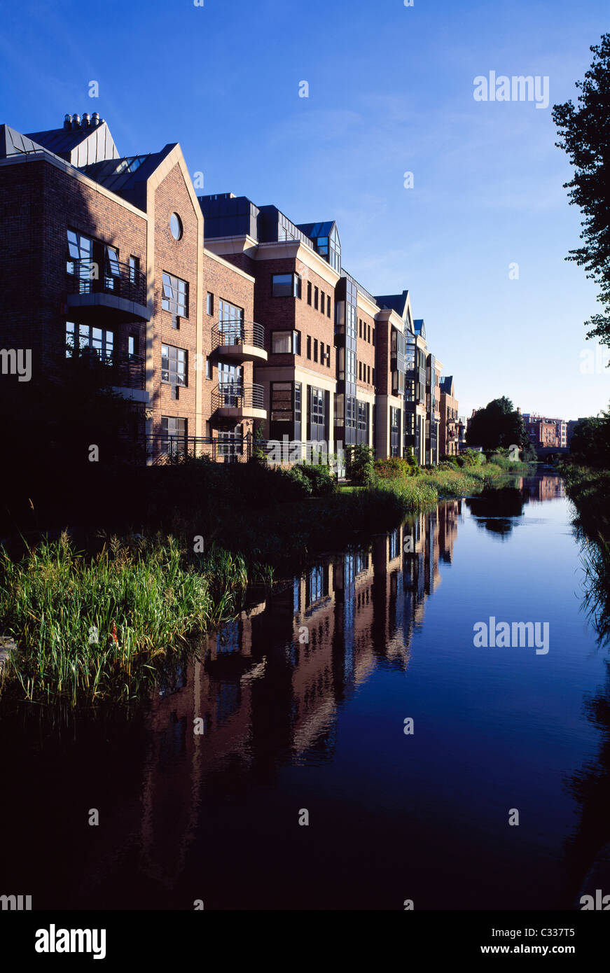 Dublin, Co Dublin, Ireland, New Grand Canal Side Apartments At Herbert Bridge Stock Photo