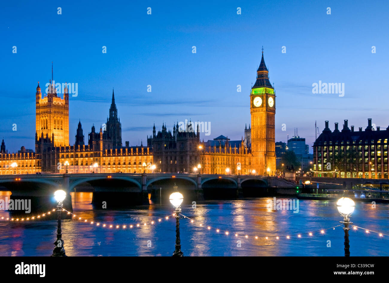 The Houses of Parliament, Westminster Bridge & The River Thames at Night, London, England, UK Stock Photo
