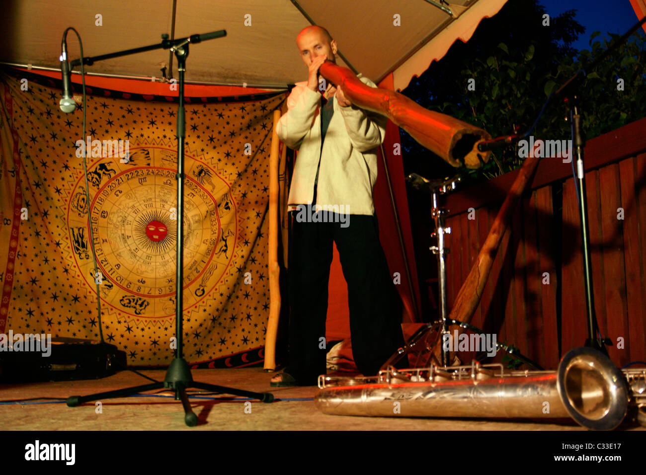 Didgeridoo playing hires stock photography and images Alamy