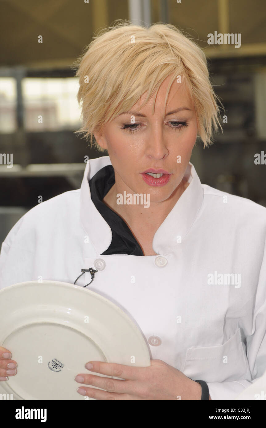 Heather Mills host a healthy cooking day for the families of the Bronx, continuing on her commitment of $1 million in vegan Stock Photo
