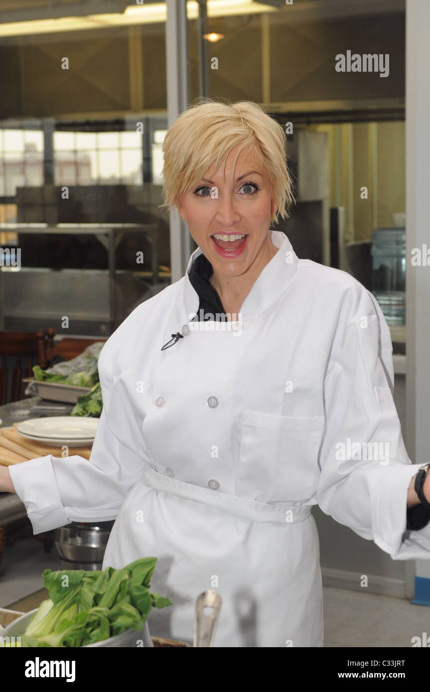 Heather Mills host a healthy cooking day for the families of the Bronx, continuing on her commitment of $1 million in vegan Stock Photo